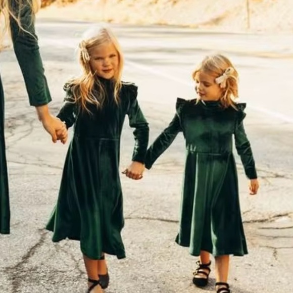 Ivy City Co Emerald Green Kids Formal Dress - Picture 4 of 5